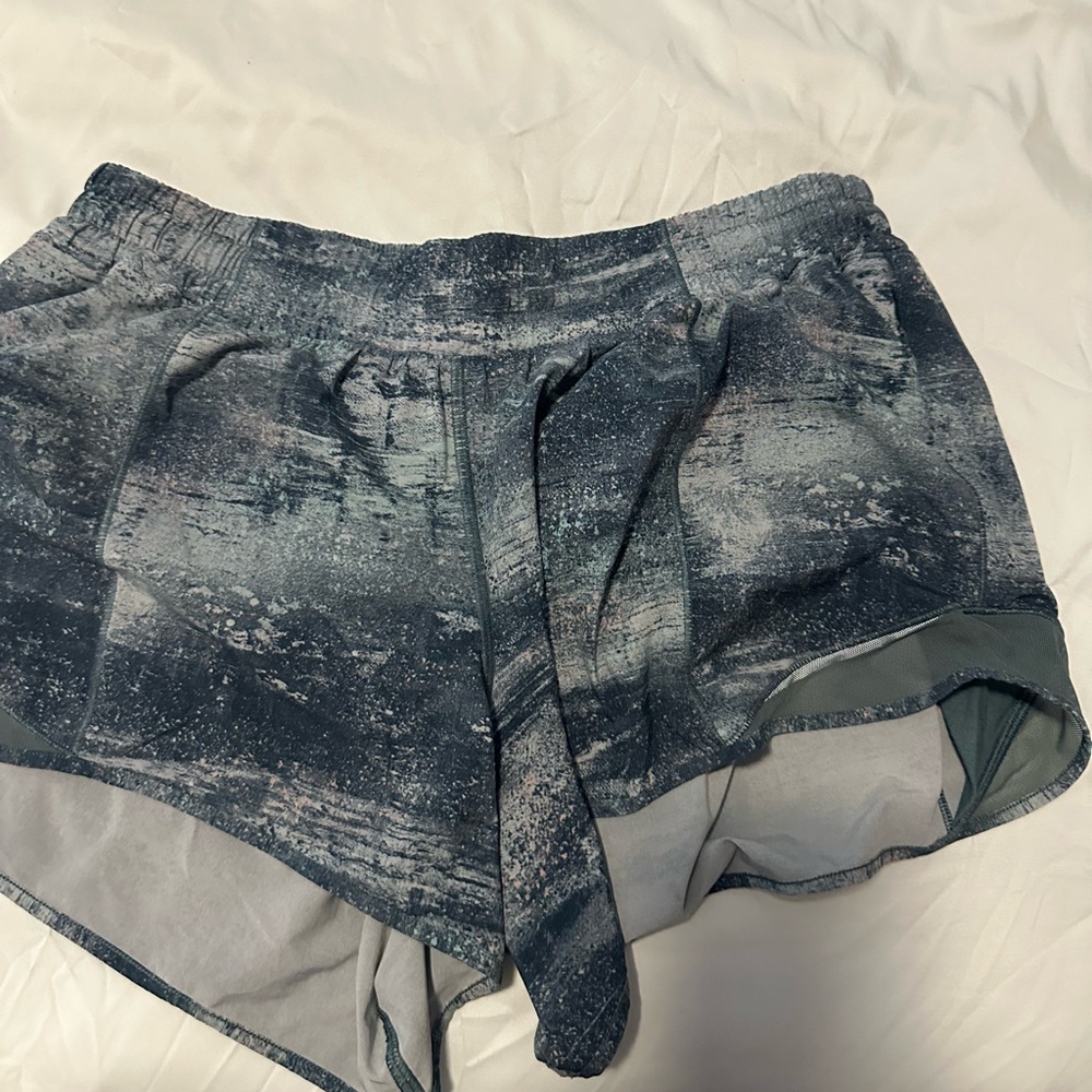 Lululemon hotty hot shorts size 12 4in rare pattern